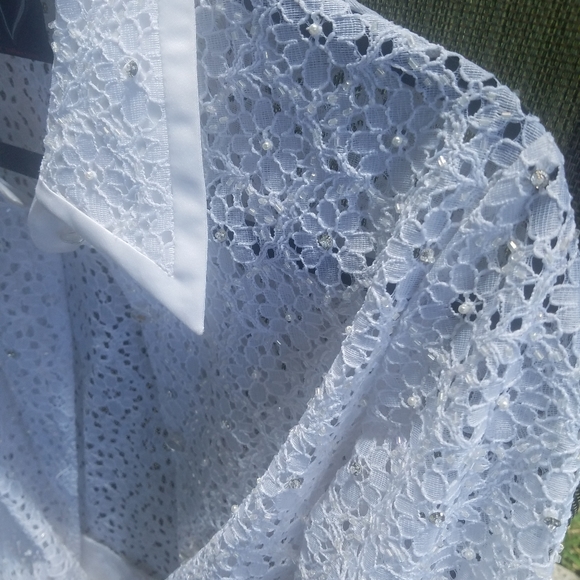 White lace blouse with embellishments - Picture 2 of 2
